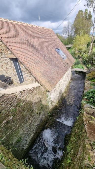 Ancien Moulin Pres D'Un Ruisseau Villa Sallen Exterior photo
